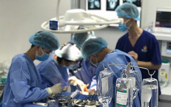 Bệnh viện thẩm mỹ Đông Á thực hiện hút mỡ toàn thân bằng công nghệ SlimLipo Vaser