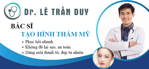 Bác sĩ Lê Trần Duy trực tiếp làm phẫu thuật nâng mũi cho khách hàng